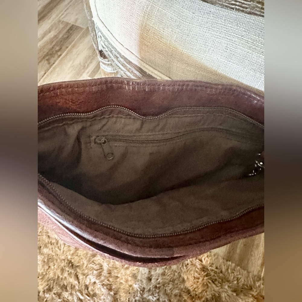 Vintage Leather Crossbody Bag - Picture 6 of 16